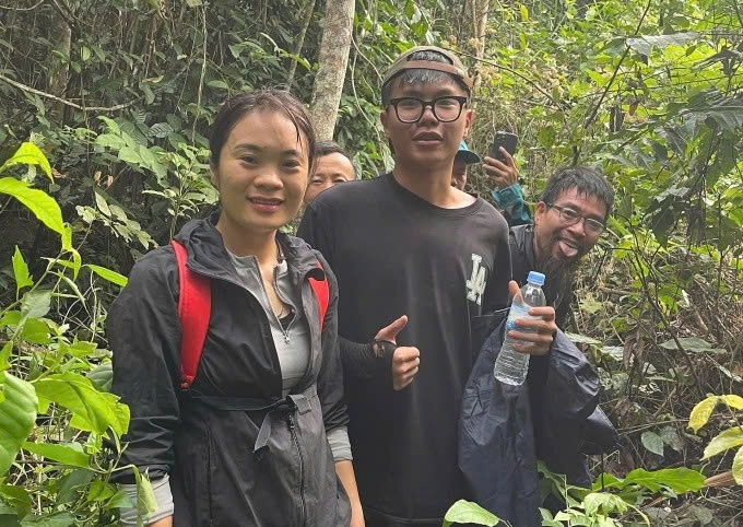 Khen thưởng lực lượng cứu nạn tìm thấy nam sinh kiệt sức ở Tam Đảo